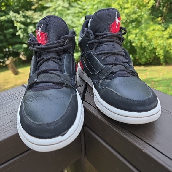 Nike Air Jordan AO1331-016 Black Red Size 3.5 Fade Away - Picture 1 of 9